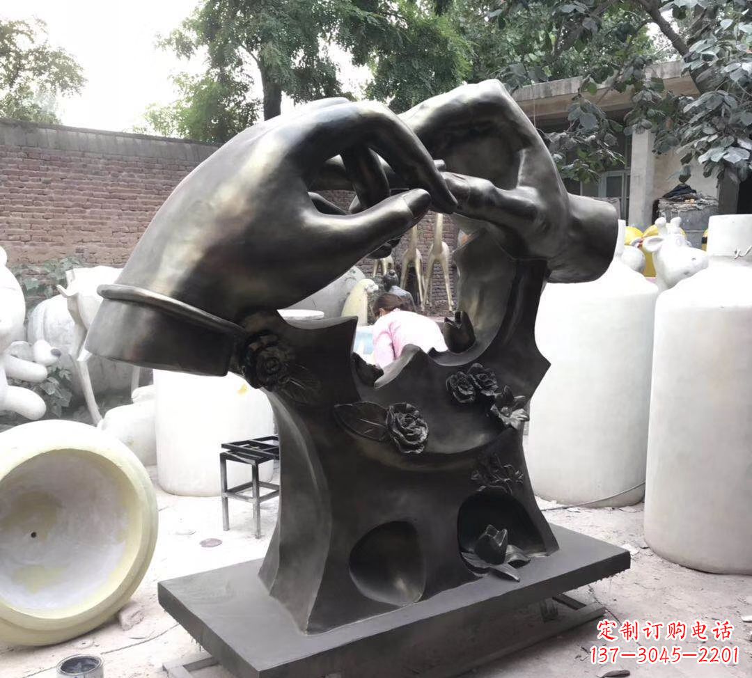 广场景观雕塑 玻璃钢仿铜爱情雕塑 广场景观雕塑 玻璃钢仿铜爱情雕塑