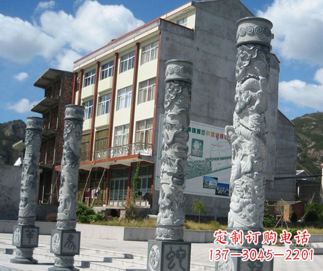 广场景观十二生肖龙柱石雕
