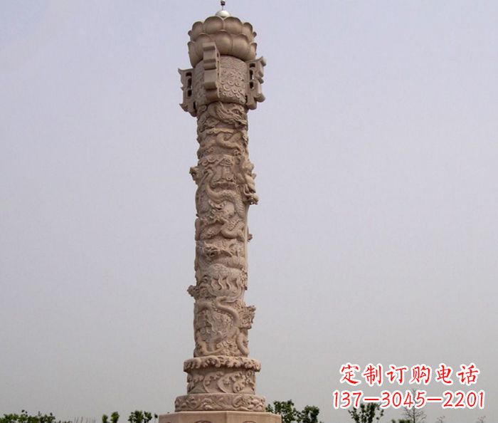 广场景观晚霞红石龙柱