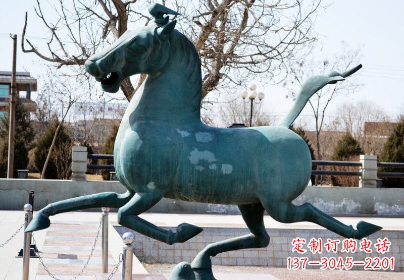 广场马踏飞燕铜雕