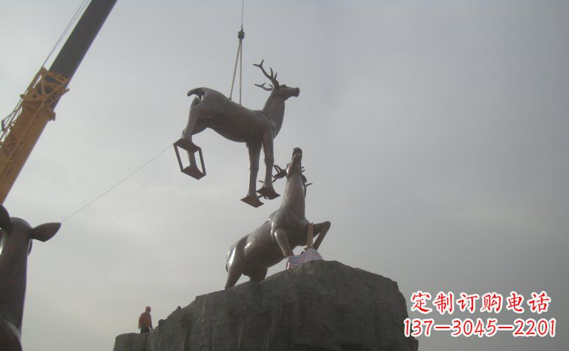 广场梅花鹿动物铜雕