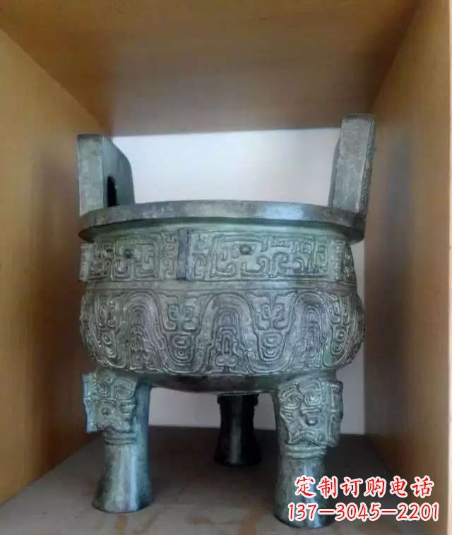 广场青铜三足圆鼎雕塑