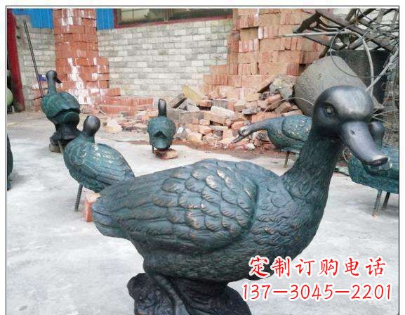 广场青铜鸭子雕塑