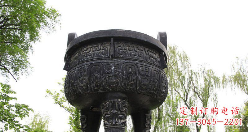 广场三足铜鼎雕塑