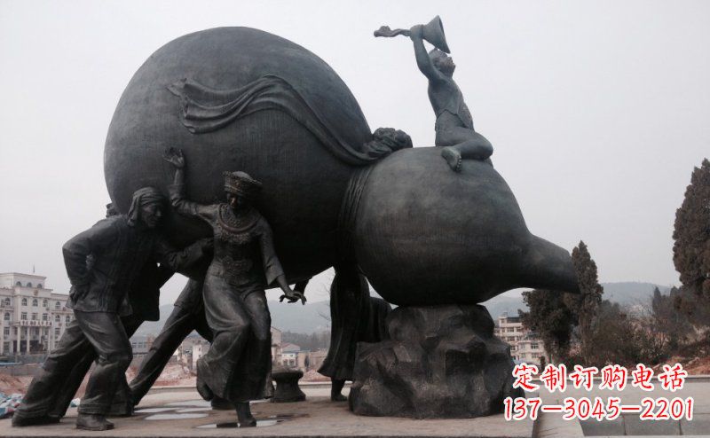 广场少数民族人物和大葫芦景观铜雕