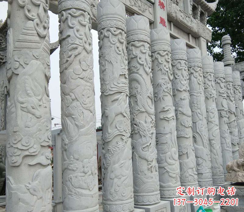广场十二生肖石柱景观石雕