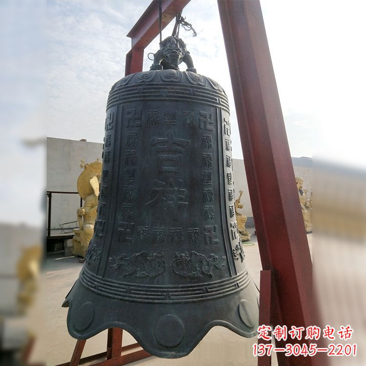 广场铜雕钟