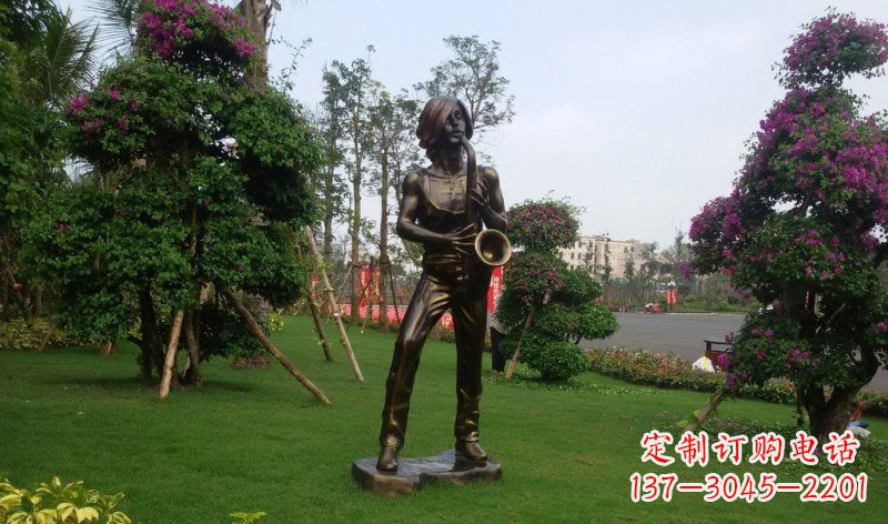 广场演奏小品人物铜雕