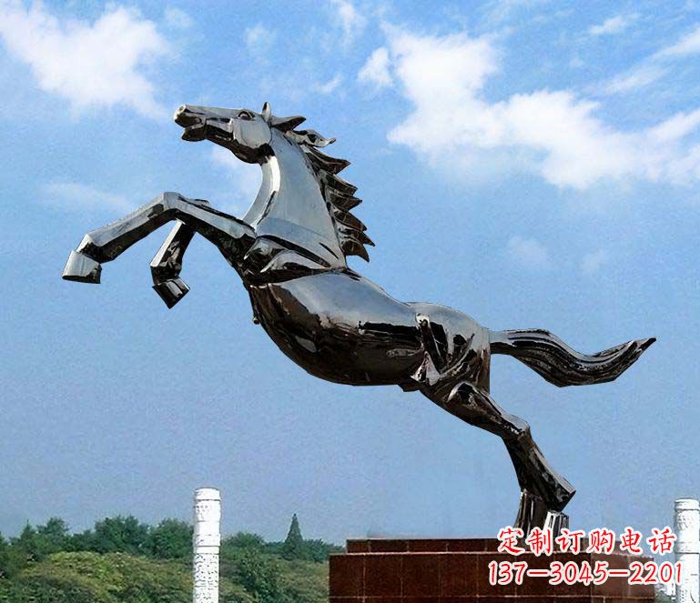 广场一往直前不锈钢奔马雕塑