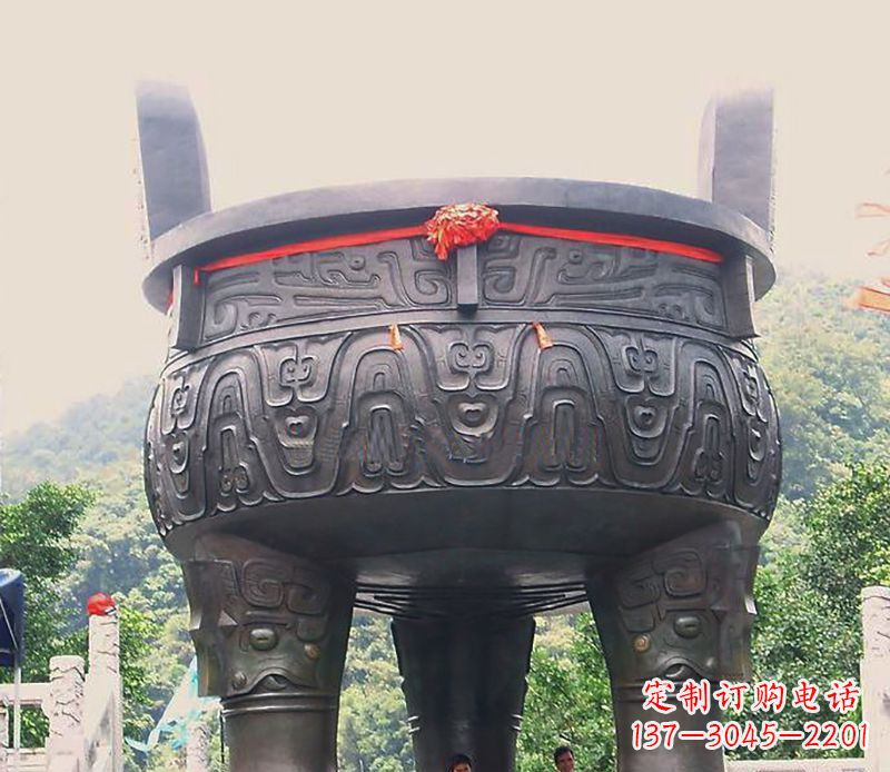 广场圆形铜鼎雕塑