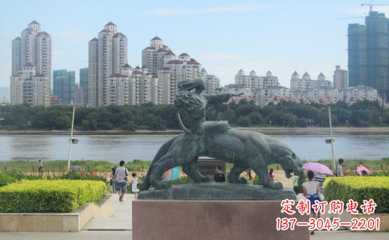 广场/狮子/女人/景观/铜雕-广场坐着狮子的女人景观铜雕 广场/狮子/女人/景观/铜雕-广场坐着狮子的女人景观铜雕