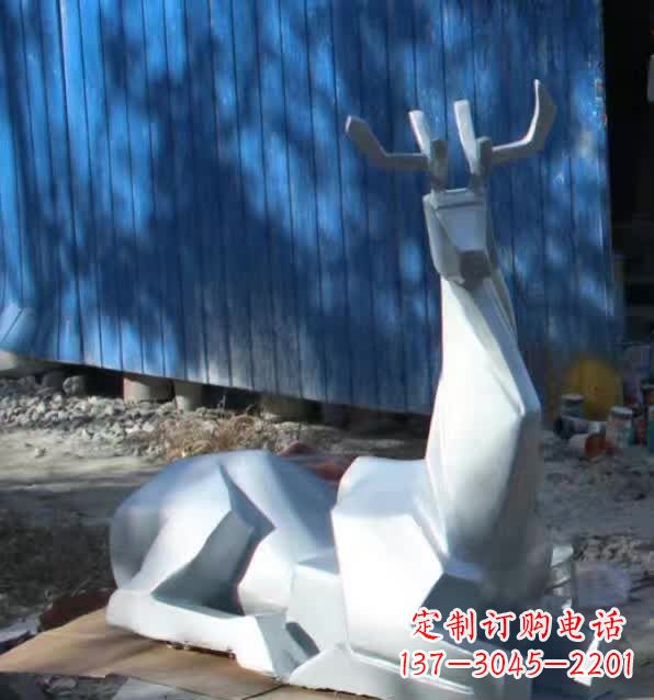 跪姿不锈钢几何鹿雕塑