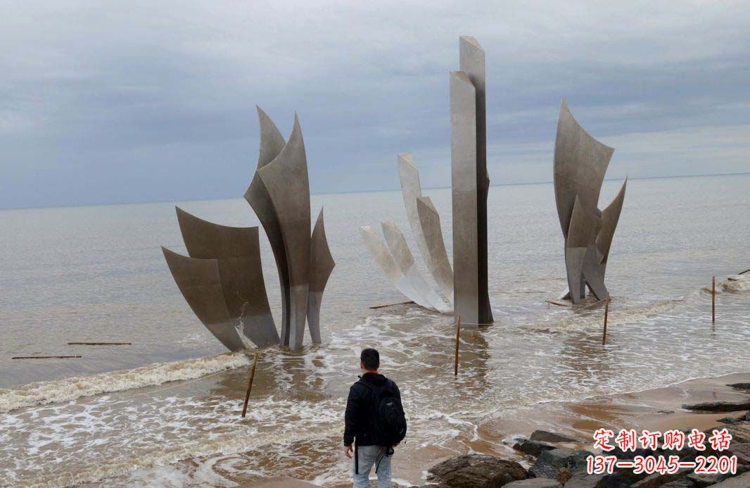 海边不锈钢船帆景观雕塑