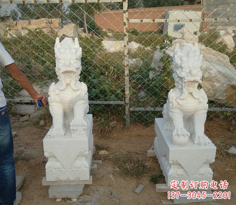 汉白玉踩球麒麟门口镇宅招财石雕