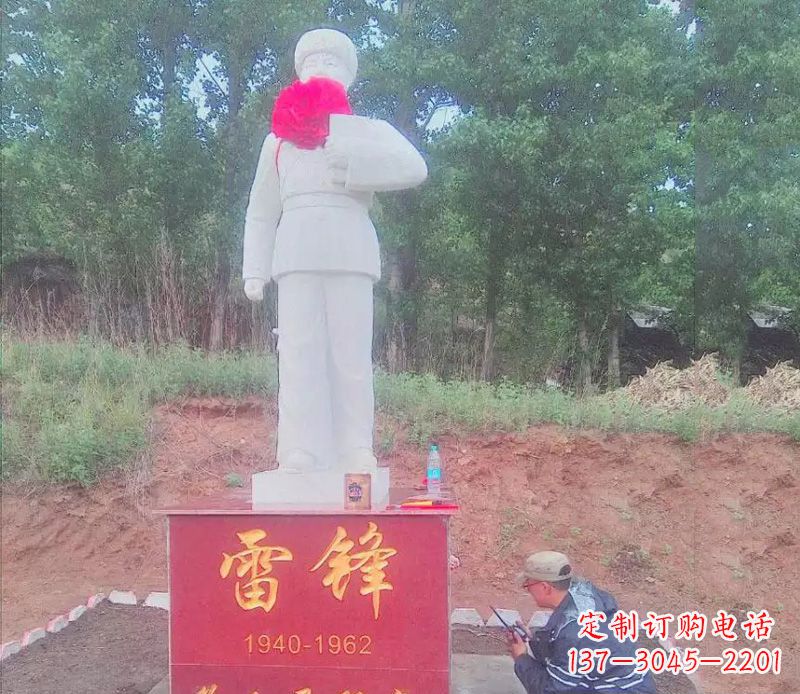 汉白玉雷锋石雕