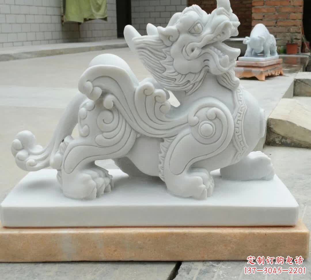汉白玉神兽貔貅雕塑