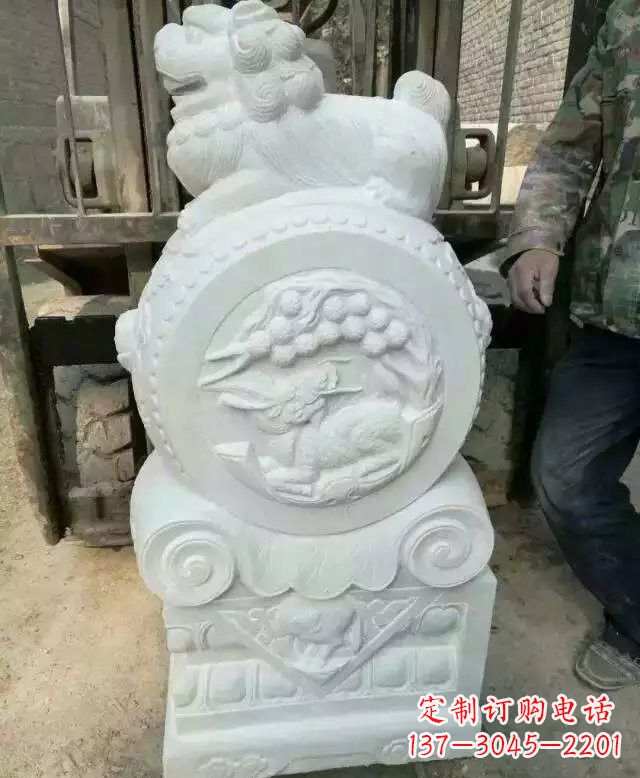 汉白玉狮子门墩