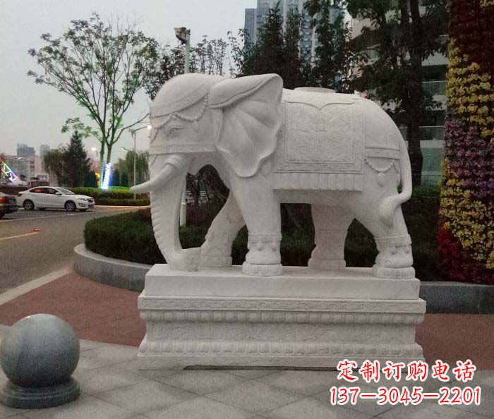 汉白玉头戴珠宝的大象门口招财石雕
