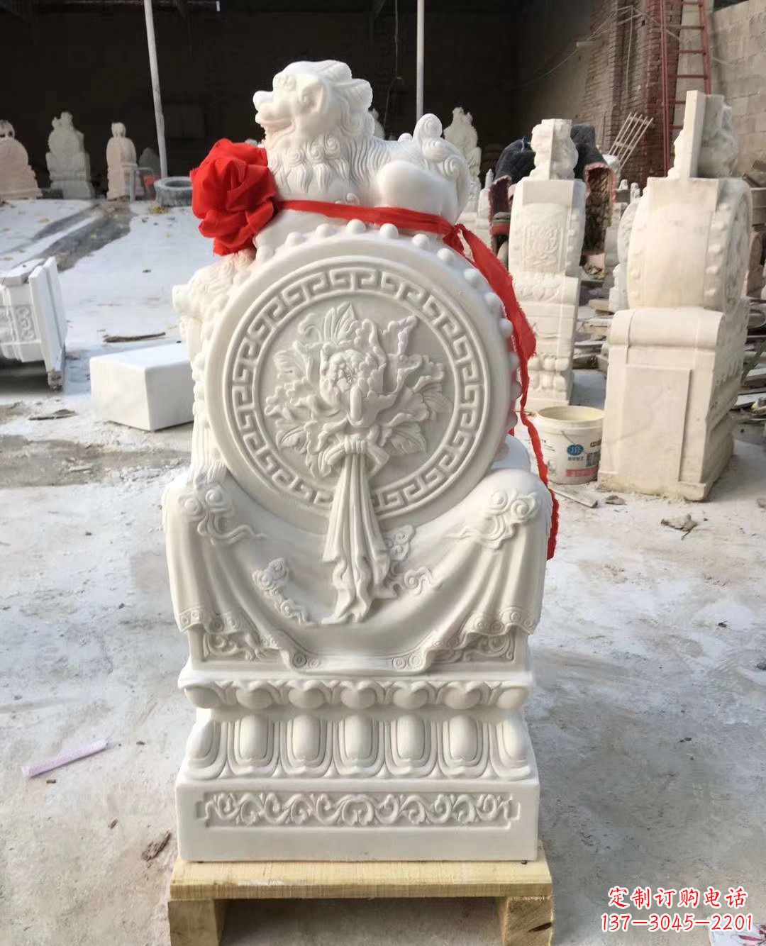 汉白玉招财狮子石门墩
