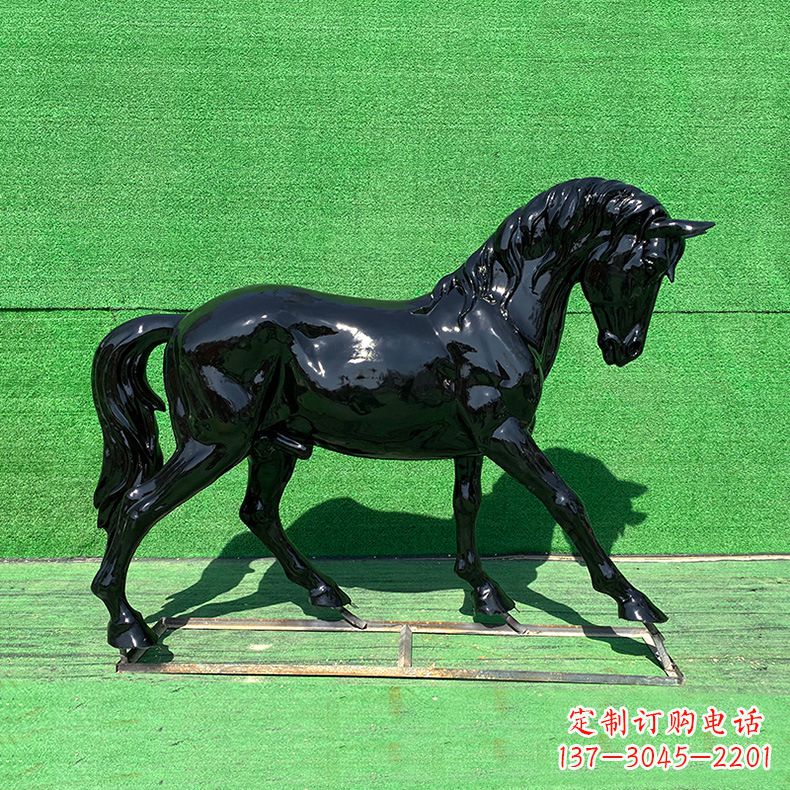 黑色仿真玻璃钢马雕塑