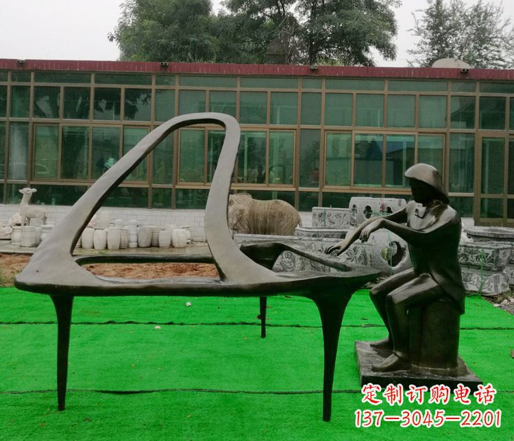 户外弹钢琴人物铜雕