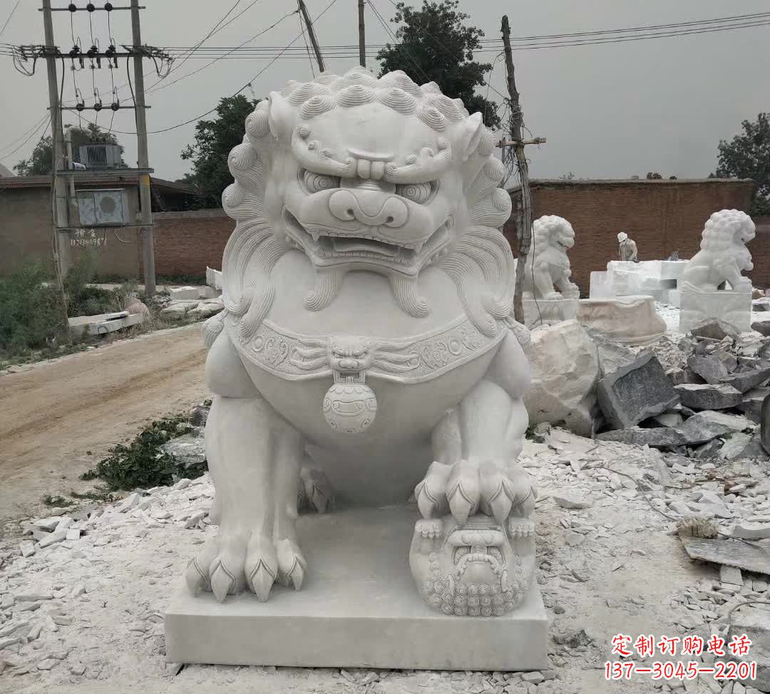 户外狮子踩球石雕