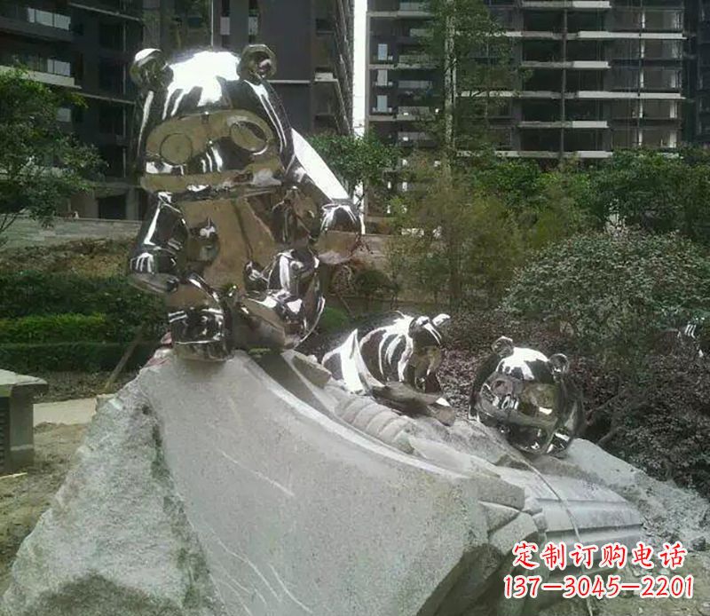 户外熊猫雕塑