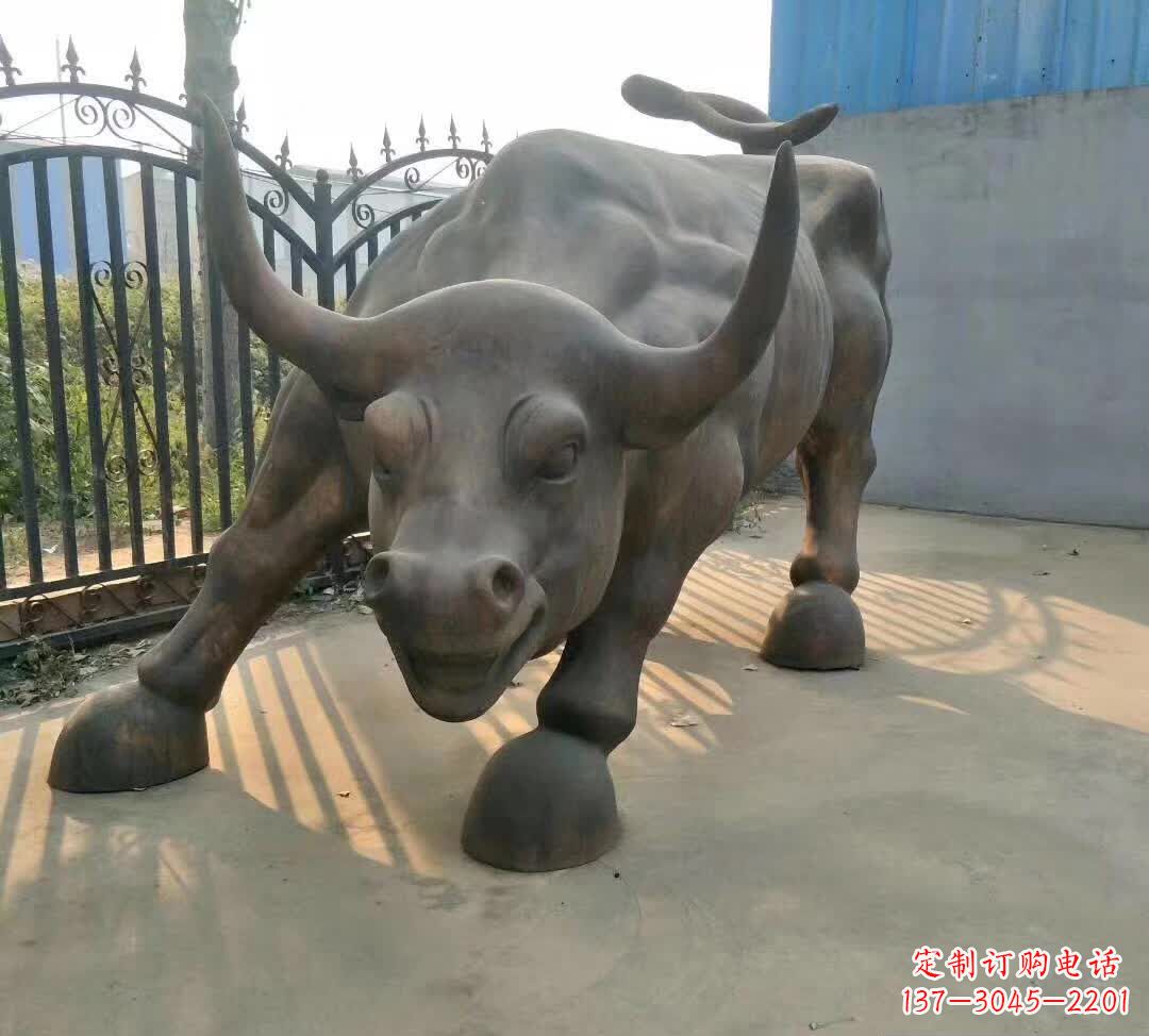 华尔街牛铸铜雕塑