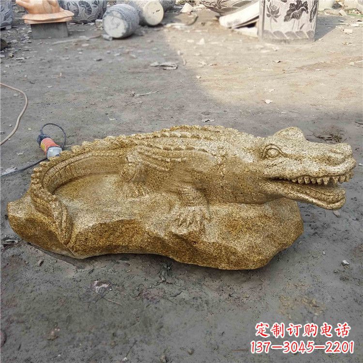 黄金麻鳄鱼石雕