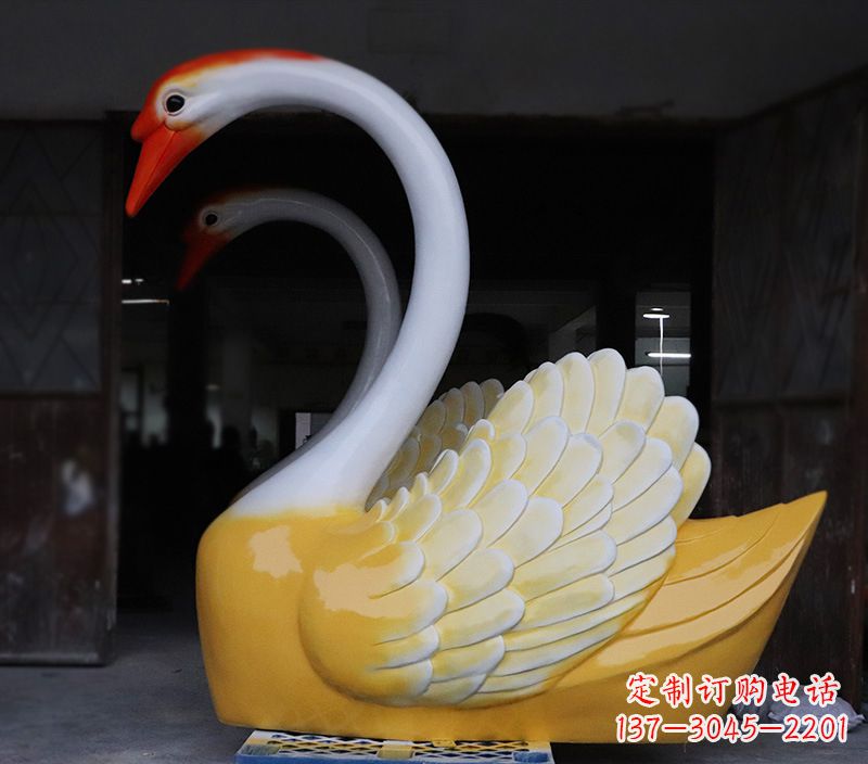 黄色玻璃钢天鹅美陈雕塑一对 可面对面形成爱心门