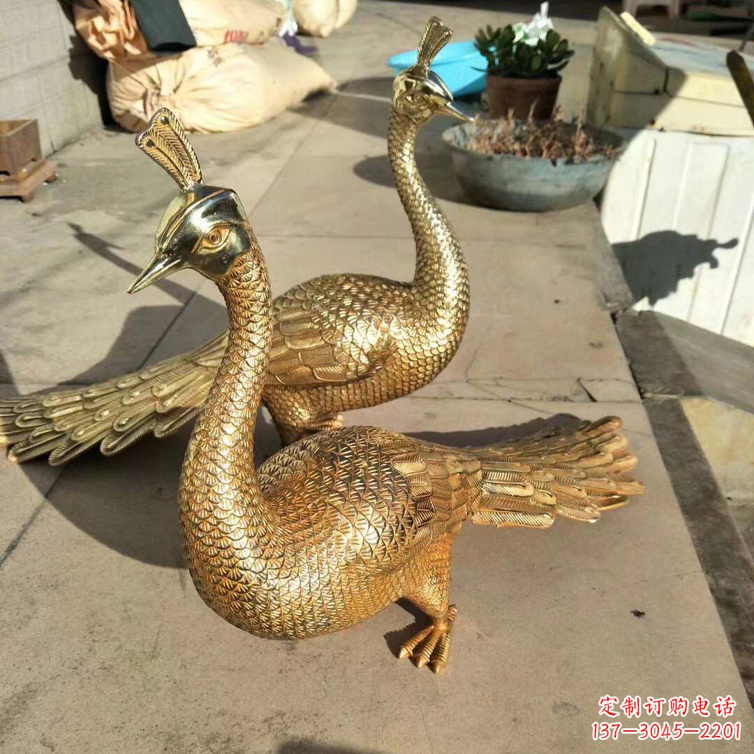 黄铜铸造孔雀雕塑