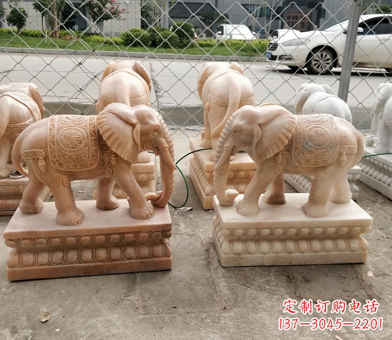 会喷水的石雕大象