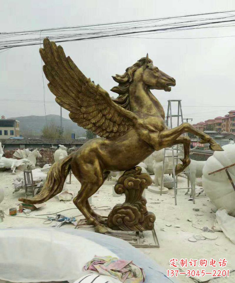脚踏祥云的飞马铜雕