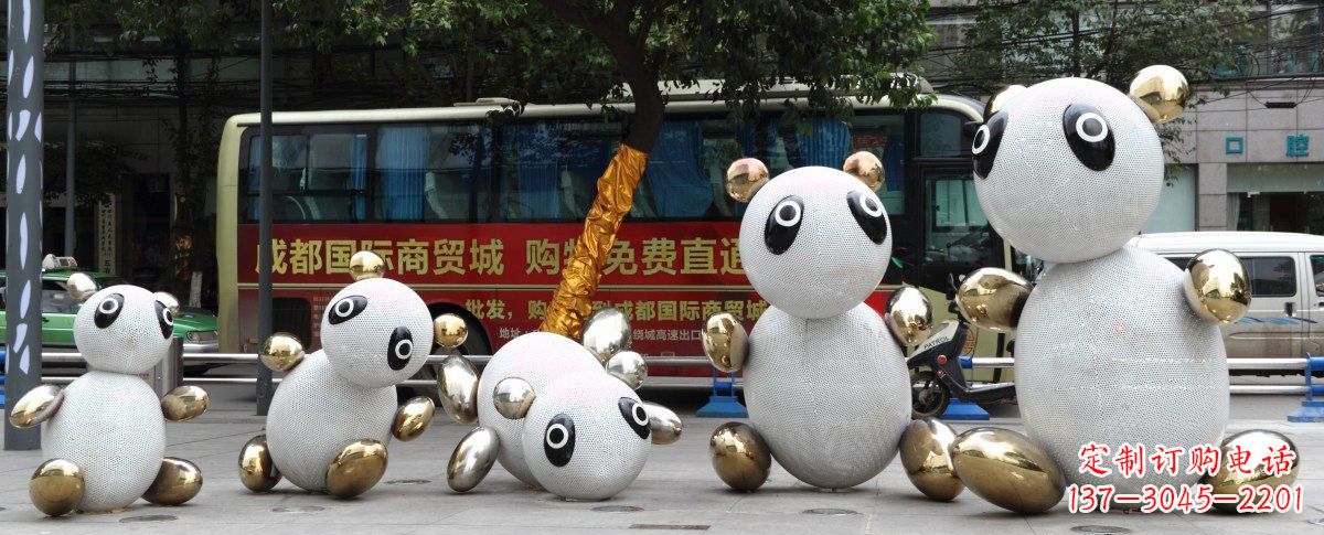 街边不锈钢抽象熊猫雕塑