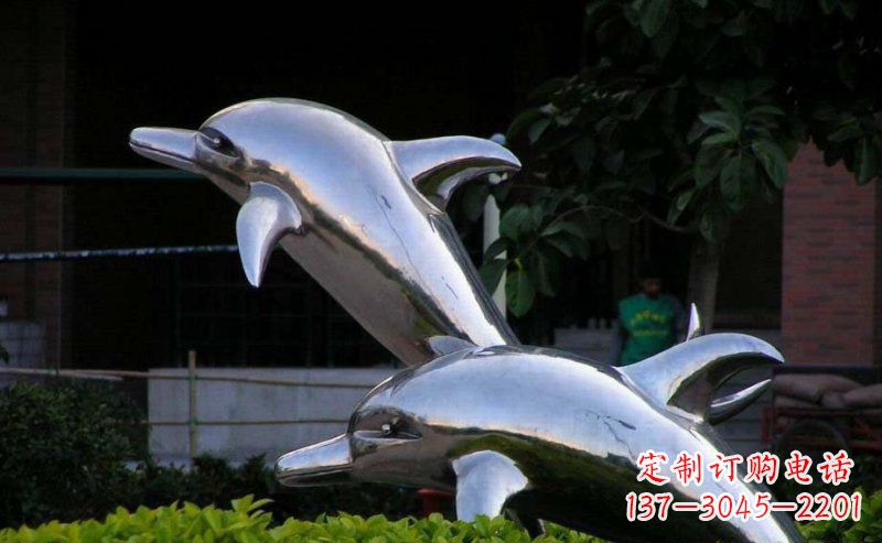 街边不锈钢跳跃海豚景观雕塑
