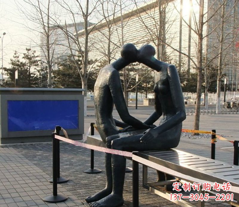 街边抽象人物接吻景观铜雕