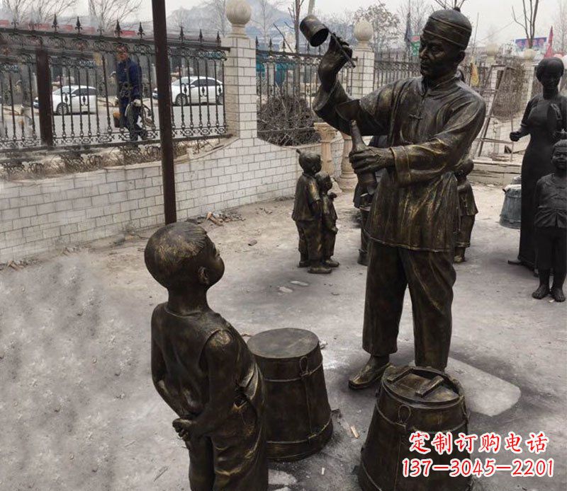 街边打油的人物小品铜雕