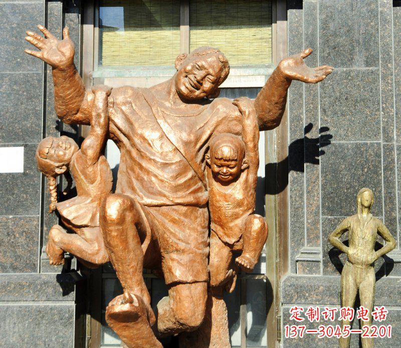 街边和儿女玩耍的父亲小品铜雕
