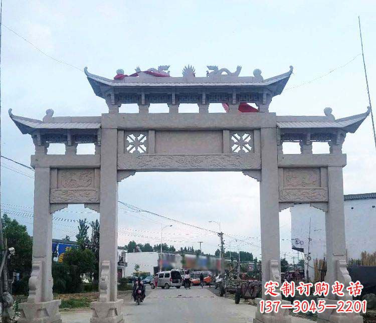 街边三门牌坊石雕