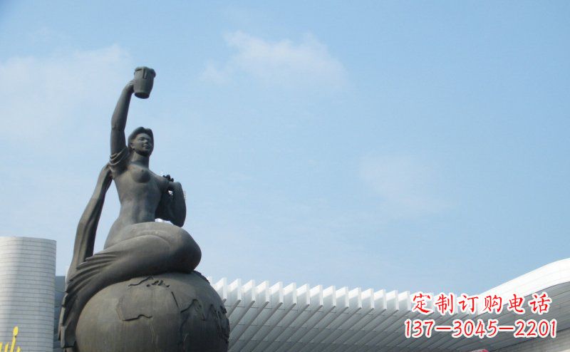 街边坐在地球上的美人鱼景观铜雕