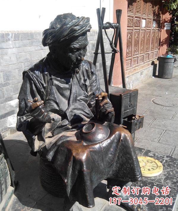 街头修补瓷器的人物小品铜雕