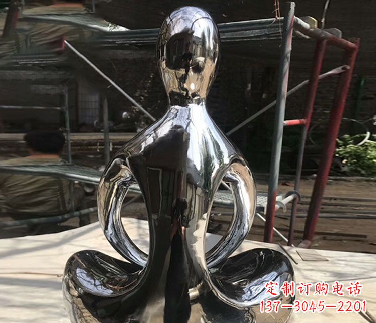 镜面抽象人物打坐雕塑