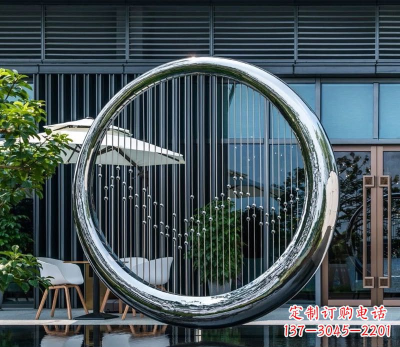 精美的镜面不锈钢圆环雕塑