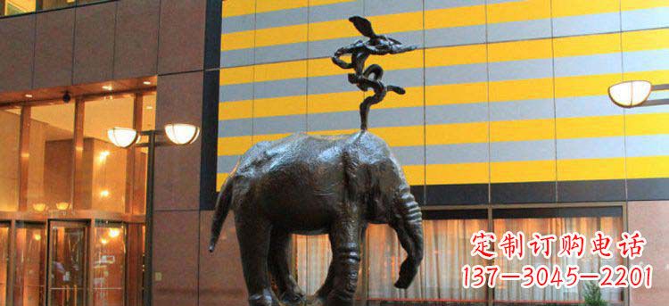 酒店门口抽象大象铜雕