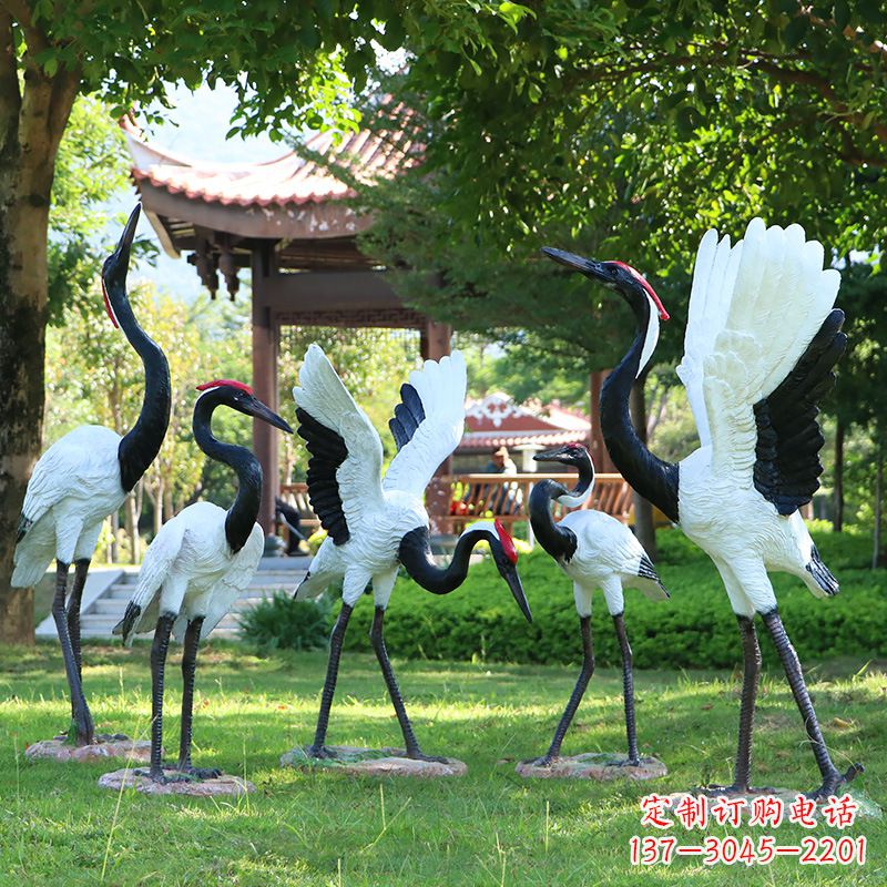 卡通丹顶鹤 雕塑 彩绘