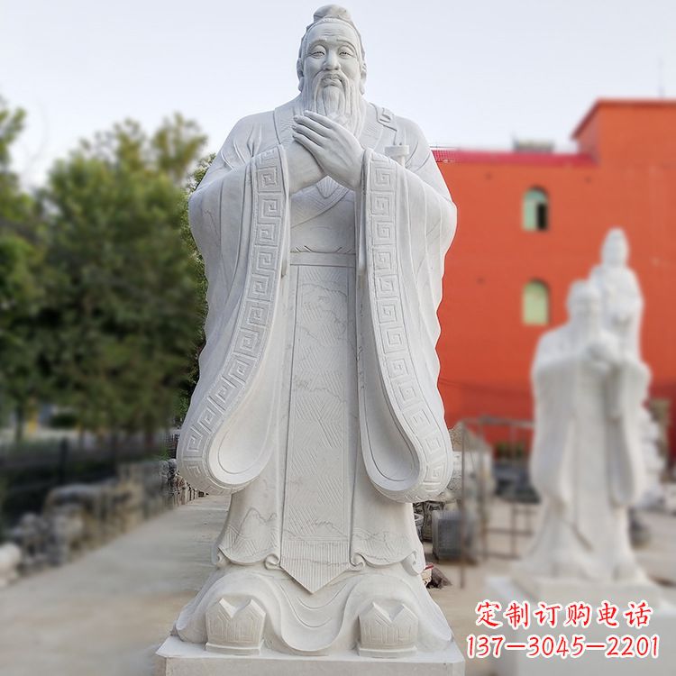 孔子雕像佩剑