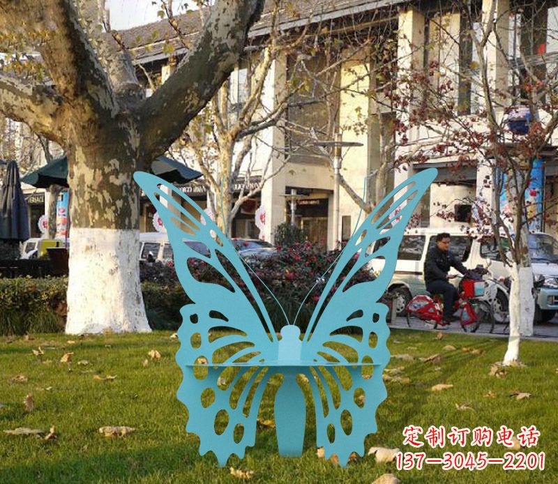 蓝色不锈钢镂空蝴蝶雕塑