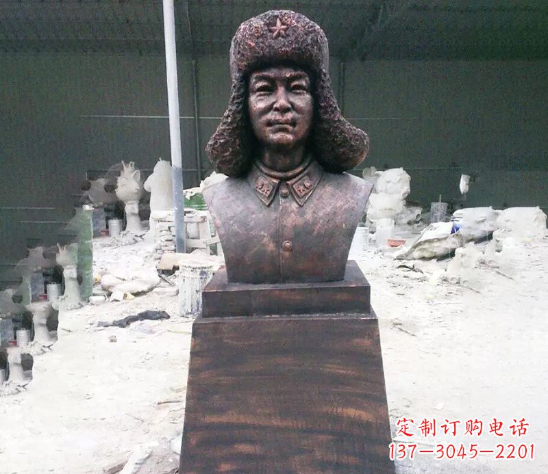 雷锋广场伟人铜雕