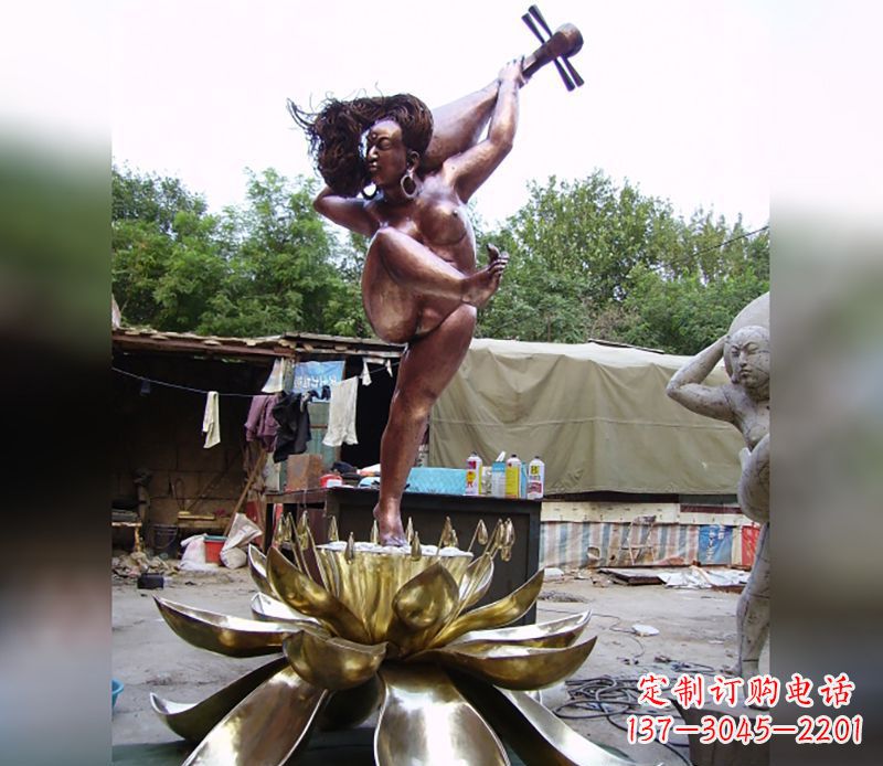 莲花座上跳舞的女人广场人物铜雕