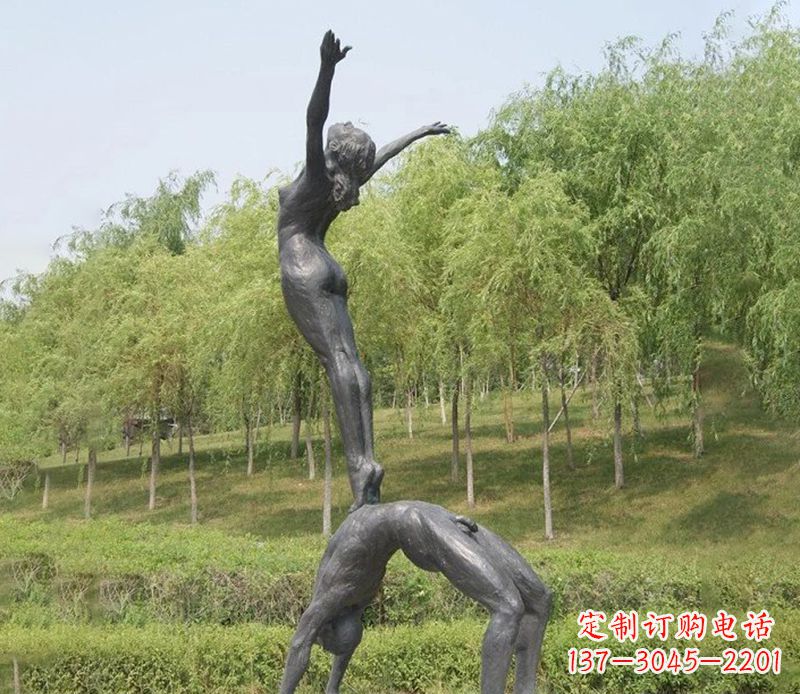 练杂技人物公园景观铜雕